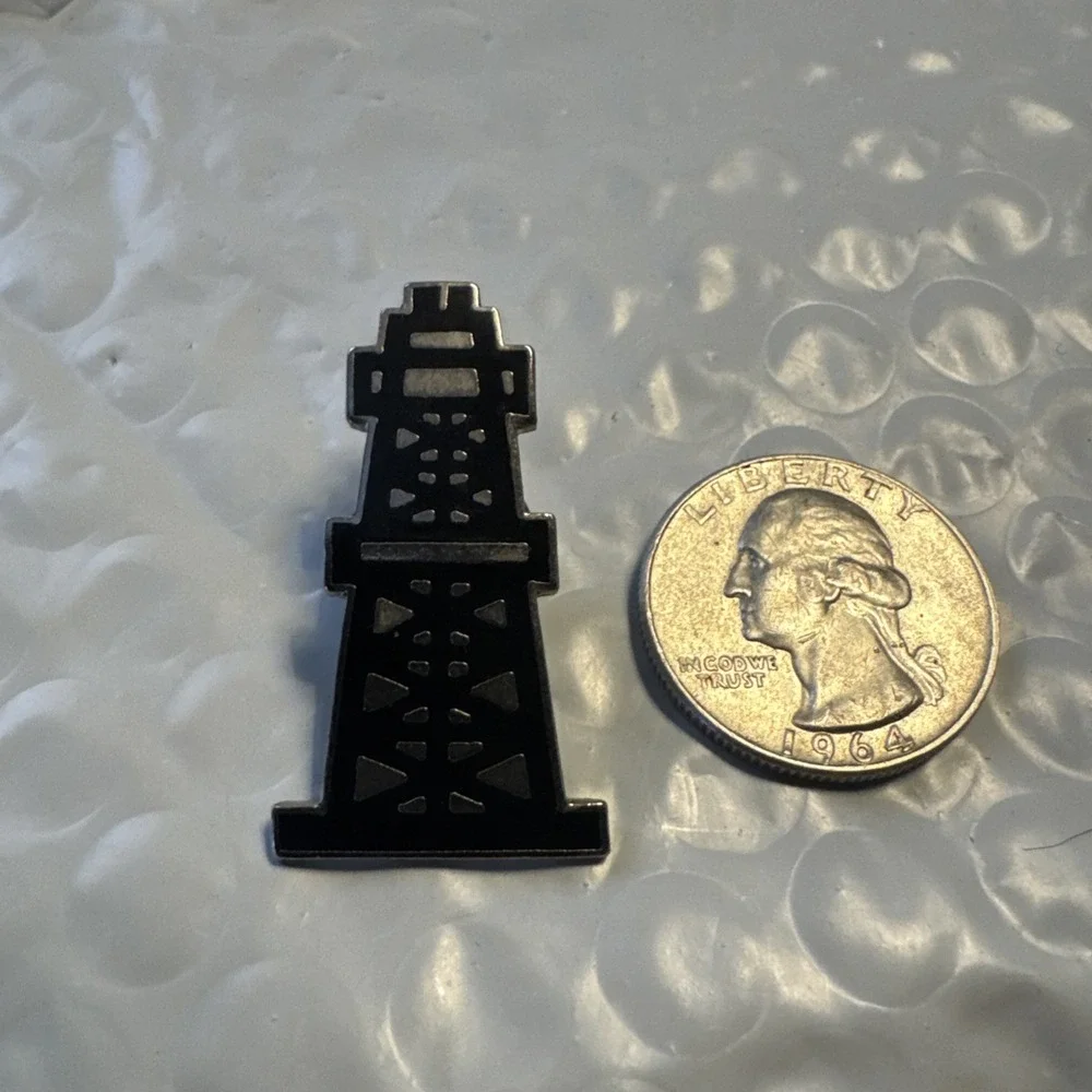 Vintage Oil Derrick Tower Lapel Hat Coat Pin Collectible Charm - Picture 2 of 5